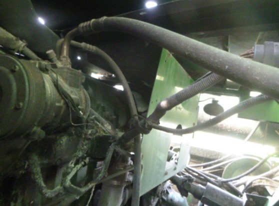 2005 John Deere 9860 STS Combine - Image 11