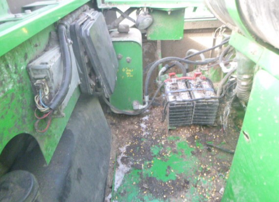 2005 John Deere 9860 STS Combine - Image 15