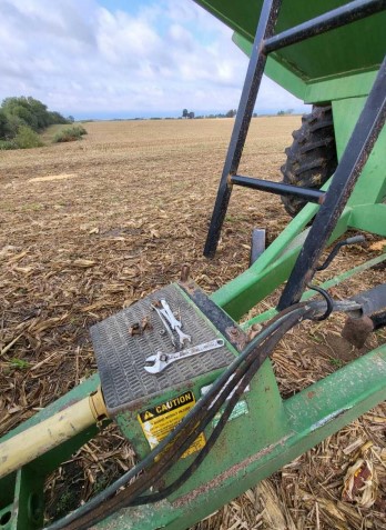 2005 Unverferth 6500 Grain Cart - Image 4