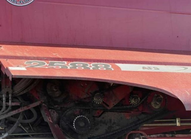2007 CASE IH 2588 Combine - Image 12