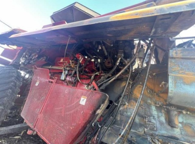2007 CASE IH 2588 Combine - Image 13