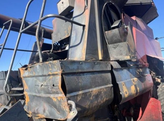 2007 CASE IH 2588 Combine - Image 16