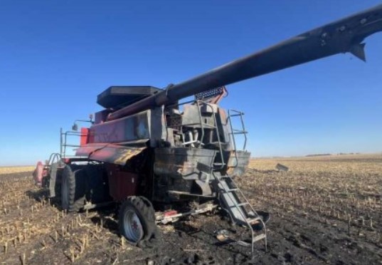 2007 CASE IH 2588 Combine - Image 3