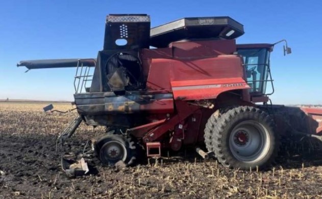 2007 CASE IH 2588 Combine - Image 8