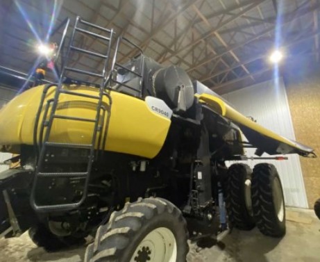 2009 New Holland CR9040 Combine