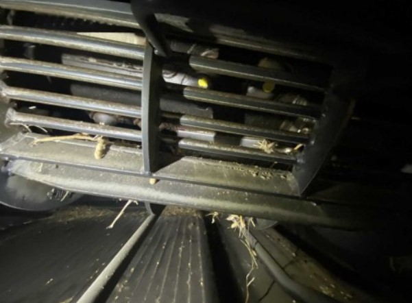 2009 New Holland CR9040 Combine - Image 16