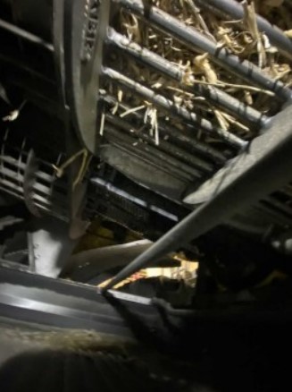 2009 New Holland CR9040 Combine - Image 19