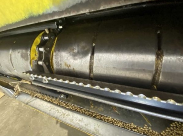 2009 New Holland CR9040 Combine - Image 23