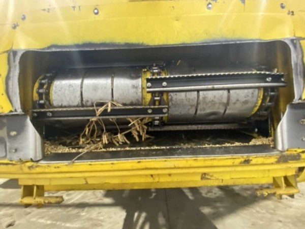 2009 New Holland CR9040 Combine - Image 24