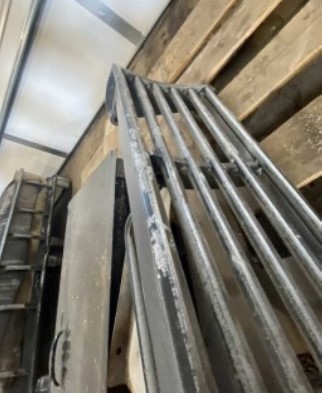 2009 New Holland CR9040 Combine - Image 28