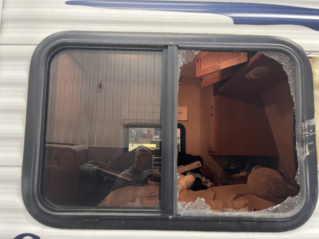 2010 Keystone Springdale Camper - Image 14