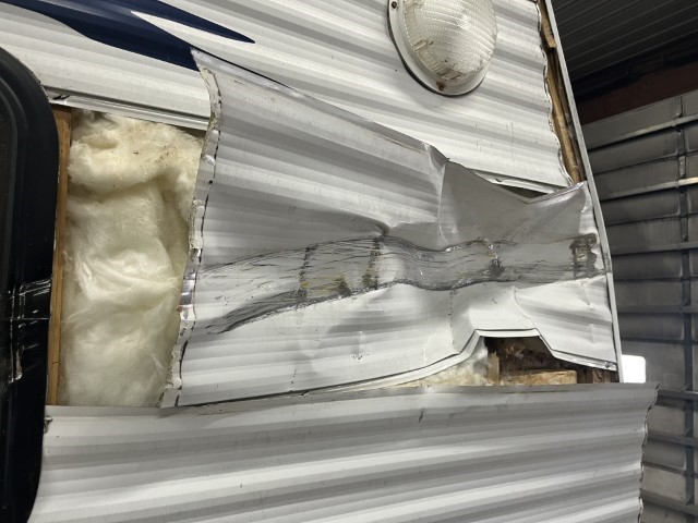 2010 Keystone Springdale Camper - Image 15