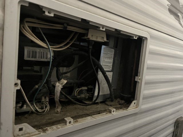 2010 Keystone Springdale Camper - Image 7