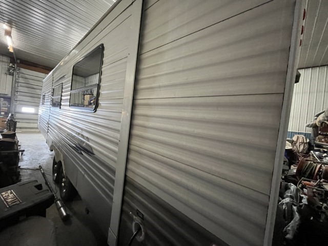 2010 Keystone Springdale Camper - Image 8