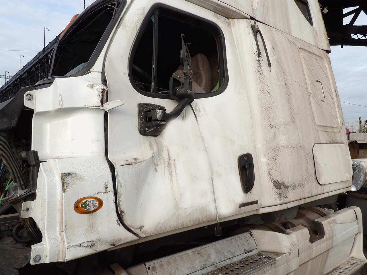 2012 Freightliner Cascadia - Image 3