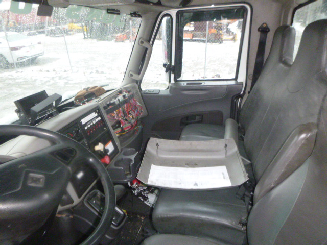 2013 International Durastar 4300 Wrecker - Image 3