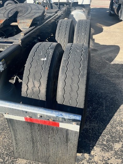 2013 Peterbilt 388 - Image 10