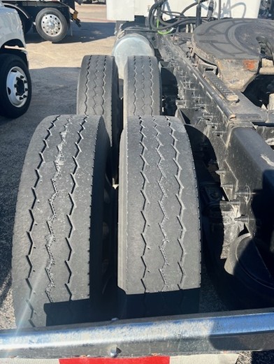 2013 Peterbilt 388 - Image 9