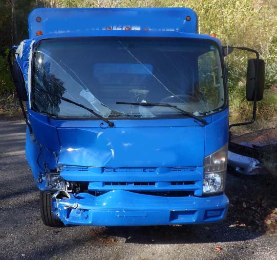 2014 Isuzu NRR Beverage Truck - Image 2