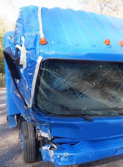 2014 Isuzu NRR Beverage Truck - Image 15