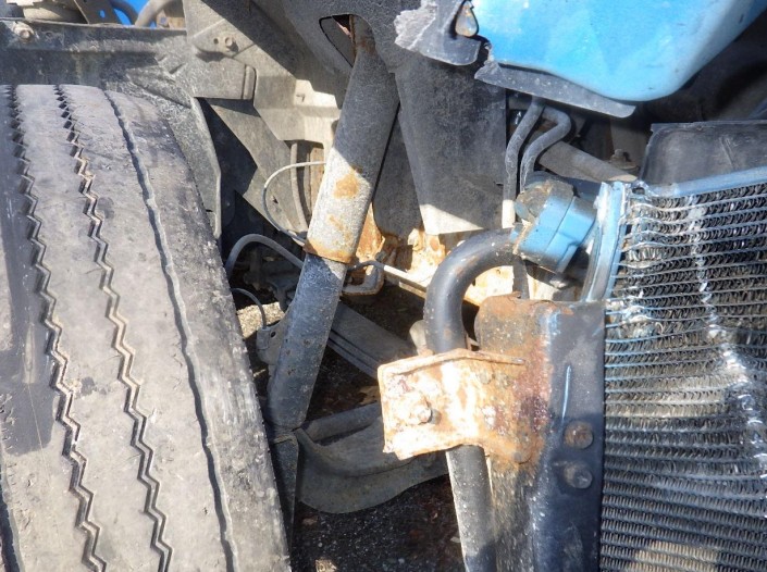 2014 Isuzu NRR Beverage Truck - Image 16