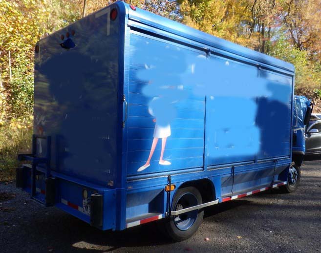 2014 Isuzu NRR Beverage Truck - Image 6