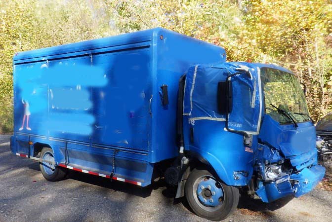 2014 Isuzu NRR Beverage Truck - Image 7