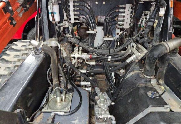 2015 Kubota SVL75-2 Skid Steer - Image 12