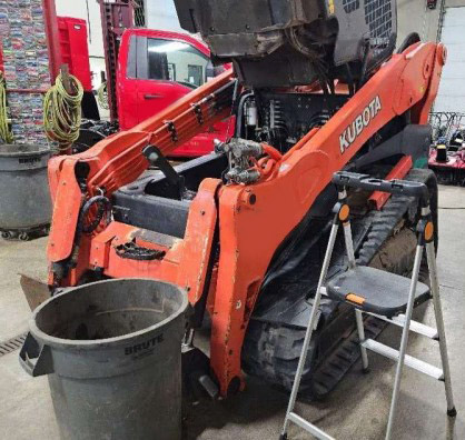 2015 Kubota SVL75-2 Skid Steer - Image 2