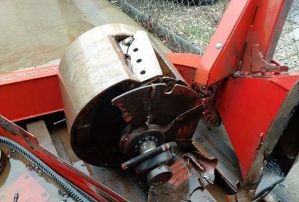 2016 Morbark Beever M12R Towable Chipper - Image 17