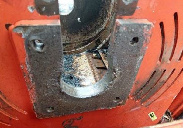 2016 Morbark Beever M12R Towable Chipper - Image 18