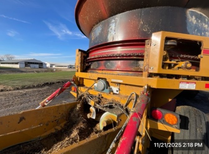 2017 Hay Buster H1130 Tub Grinder - Image 13