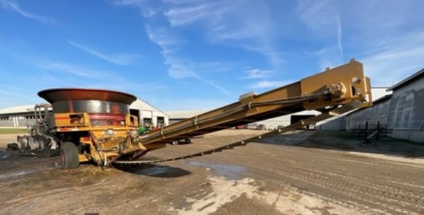 2017 Hay Buster H1130 Tub Grinder - Image 11