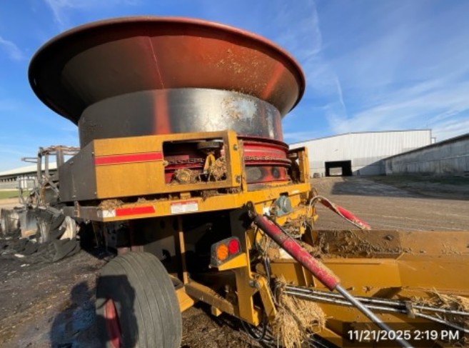 2017 Hay Buster H1130 Tub Grinder - Image 10