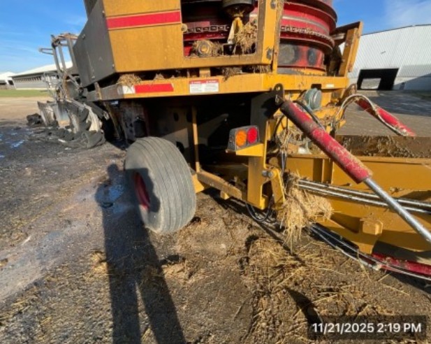 2017 Hay Buster H1130 Tub Grinder - Image 9