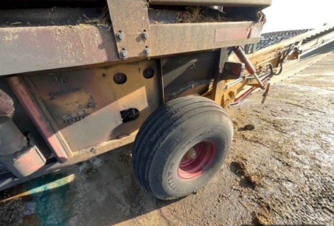 2017 Hay Buster H1130 Tub Grinder - Image 8