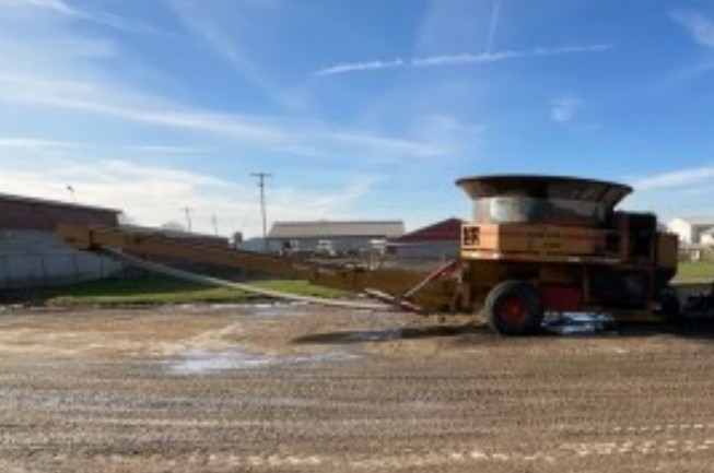 2017 Hay Buster H1130 Tub Grinder - Image 22