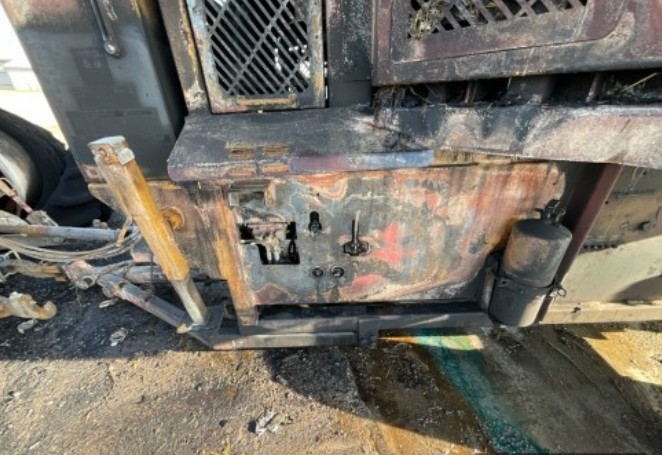 2017 Hay Buster H1130 Tub Grinder - Image 4