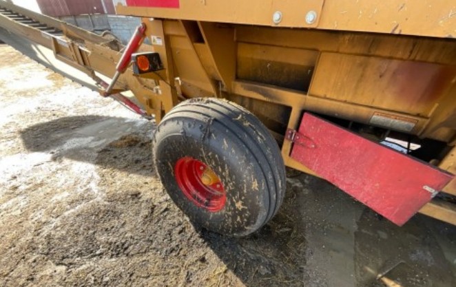 2017 Hay Buster H1130 Tub Grinder - Image 15