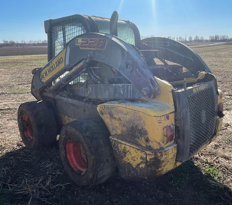 2017 New Holland L228 Skid Steer - Image 4