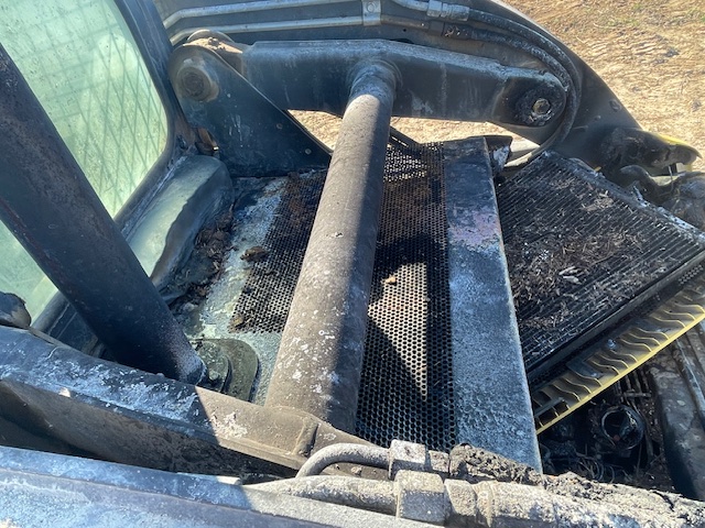 2017 New Holland L228 Skid Steer - Image 6