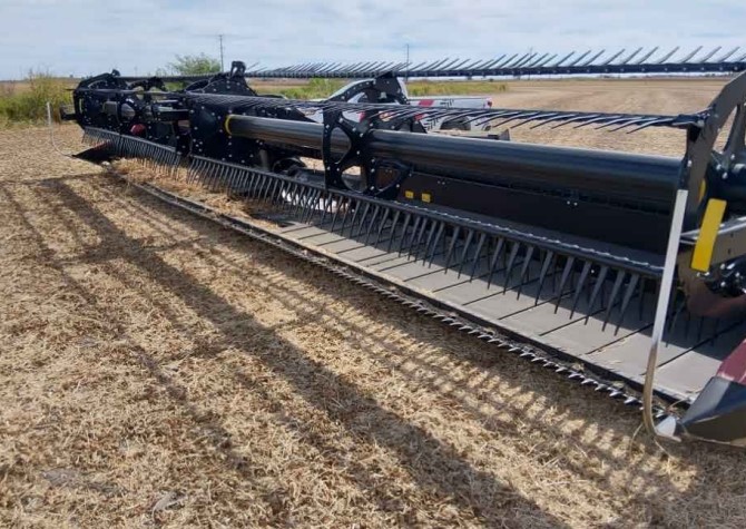 2018 MacDon FD135 Header - Image 2