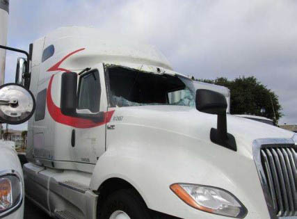 2019 International LT625 - Image 2