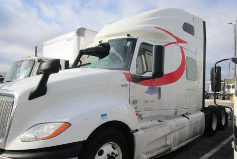 2019 International LT625 - Image 4