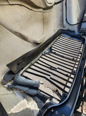 2019 International MV607 Box Truck - Image 18