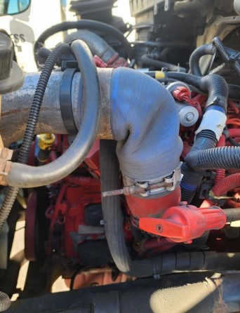 2019 International MV607 Box Truck - Image 25