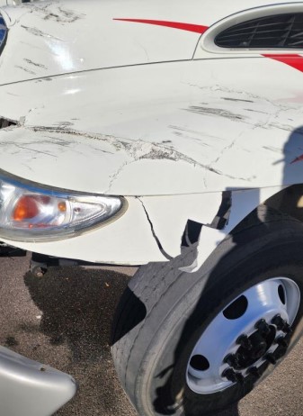 2019 International MV607 Box Truck - Image 9