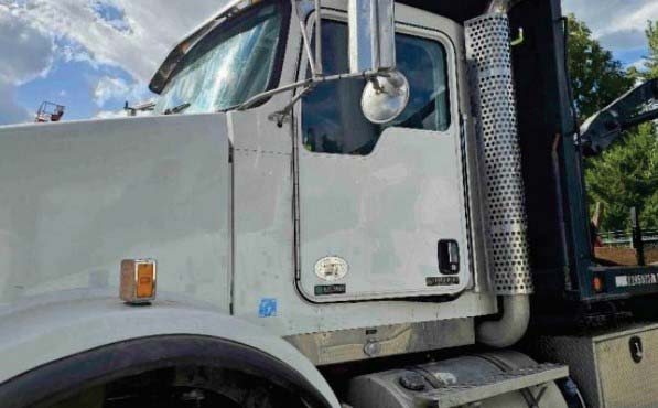 2019 Kenworth T8 Series Grapple Truck with Serco 6500 - Image 2