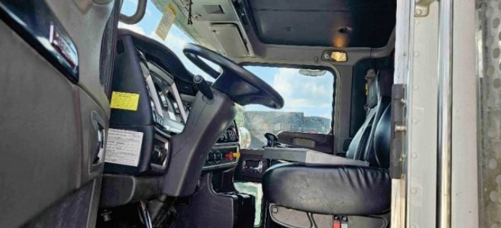 2019 Kenworth T8 Series Grapple Truck with Serco 6500 - Image 12