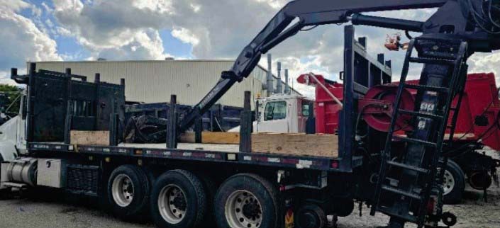 2019 Kenworth T8 Series Grapple Truck with Serco 6500 - Image 3